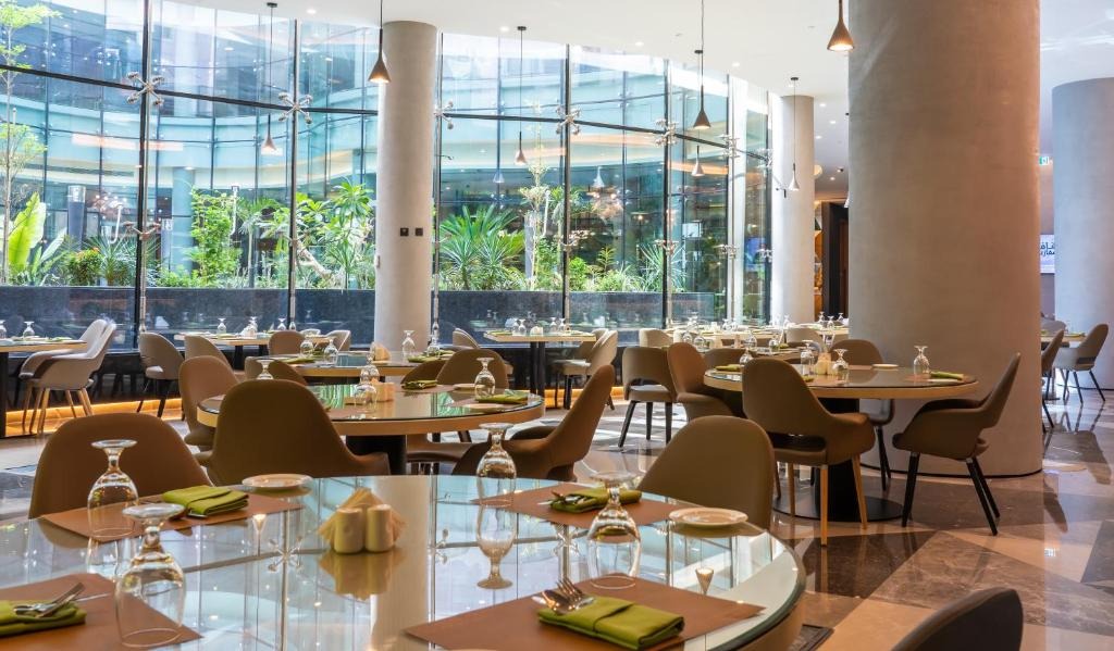 Al  Khoory Sky Garden Hotel image 6